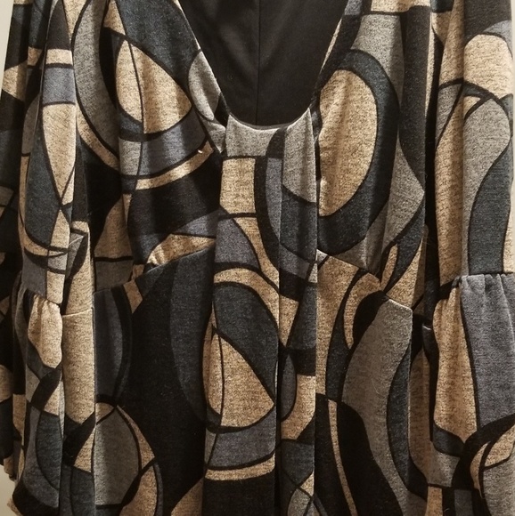 Plus size bell sleeved dress - Picture 1 of 2